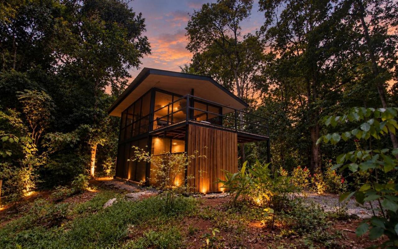 Riverfront Renovated Cabin Near Playa Dominical