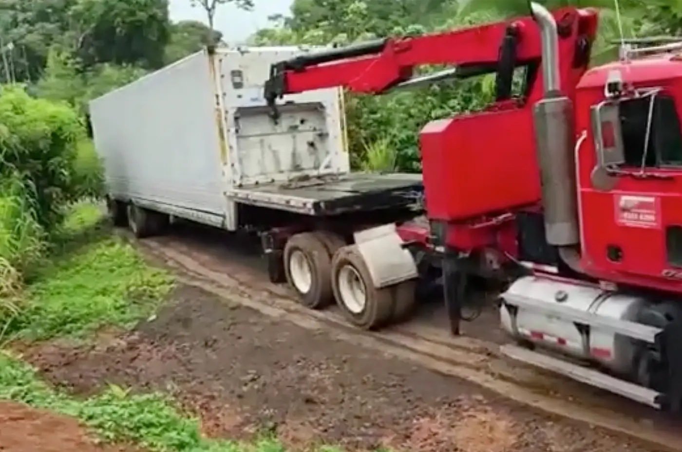 40ft Shipping Container / Cabina Delivered to Casa Cavu