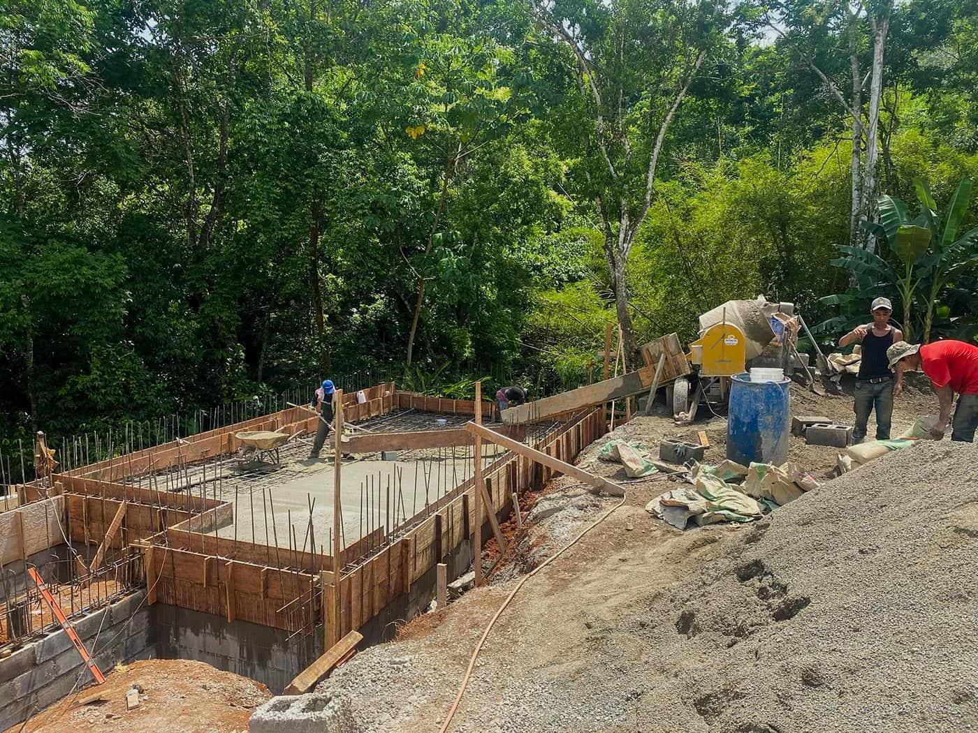 Building the Infinity Pool Basin, photo 11