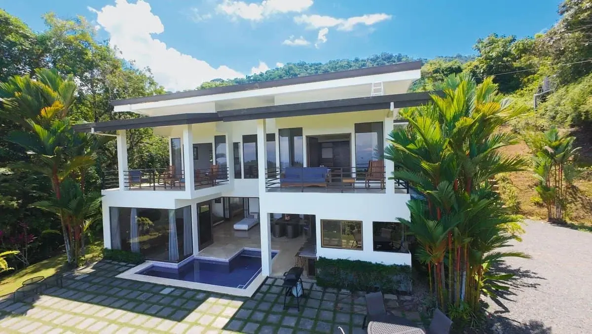 1.5 Acres — 4-Bedroom Luxury Ocean View Home with Pool & Beautiful Garden | Dominical property photo 2 in Costa Rica