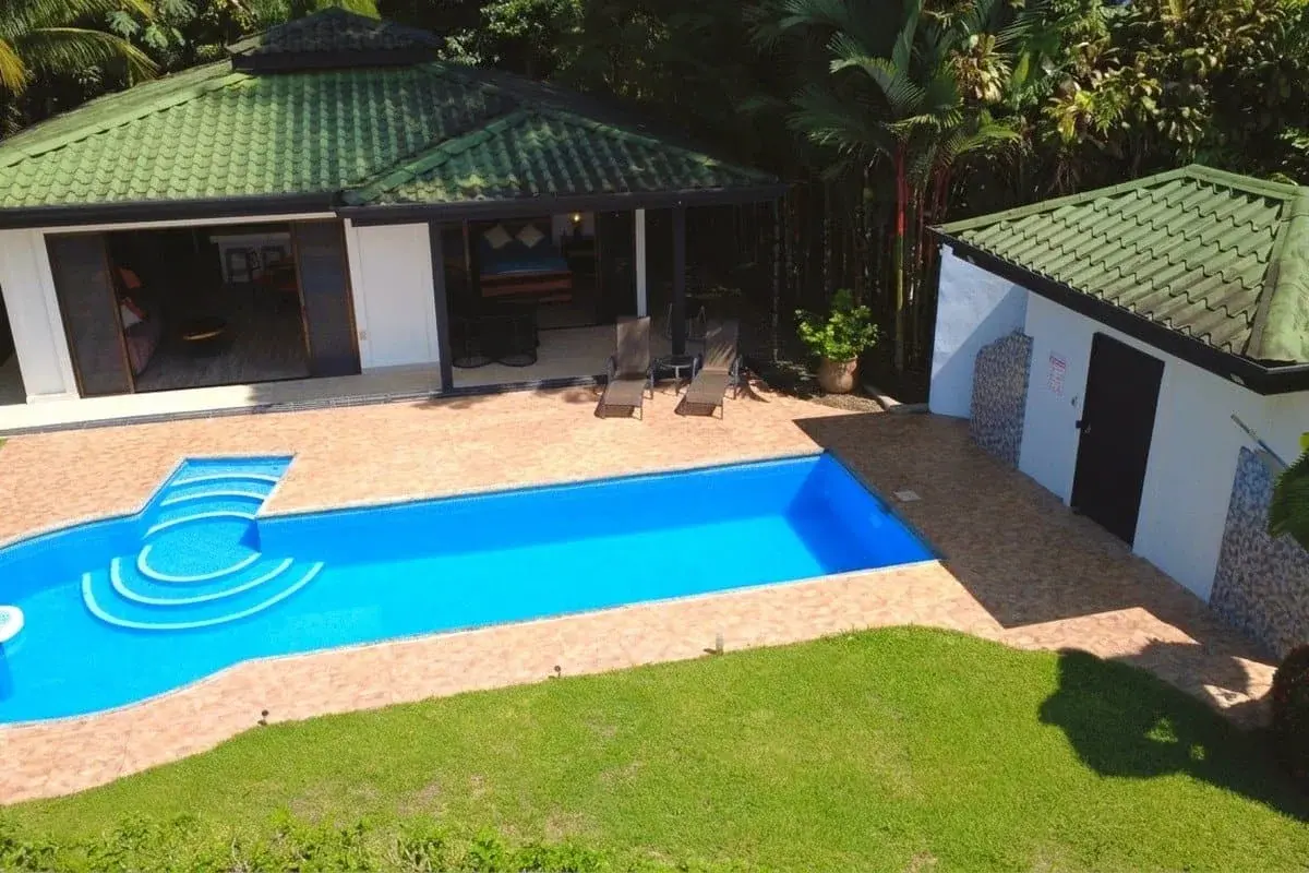 0.3 Acres — 2-Bedroom Home with Panoramic Ocean View, Fully Landscaped & Fenced | Ojochal property photo 3 in Costa Rica