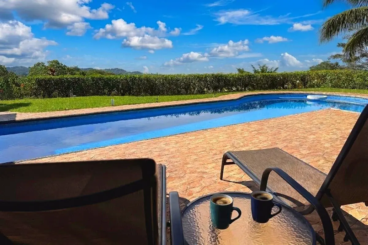 0.3 Acres — 2-Bedroom Home with Panoramic Ocean View, Fully Landscaped & Fenced | Ojochal property photo 4 in Costa Rica