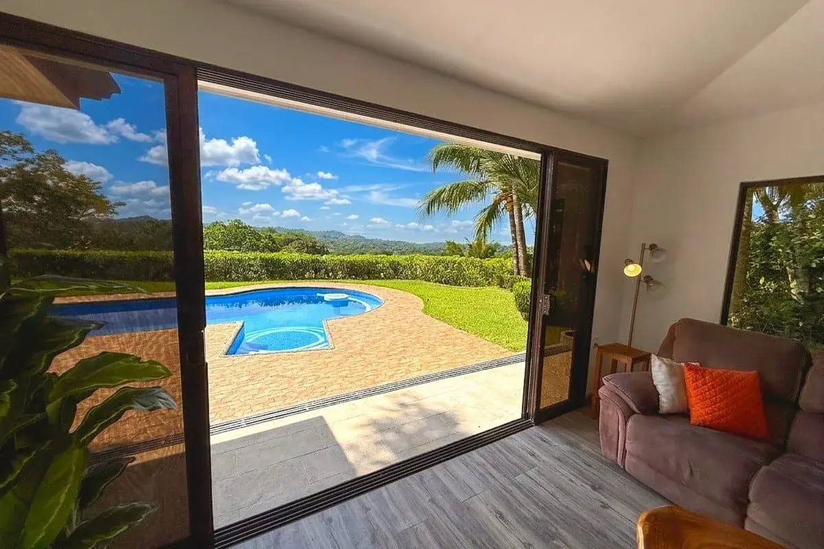 0.3 Acres — 2-Bedroom Home with Panoramic Ocean View, Fully Landscaped & Fenced | Ojochal property photo 5 in Costa Rica