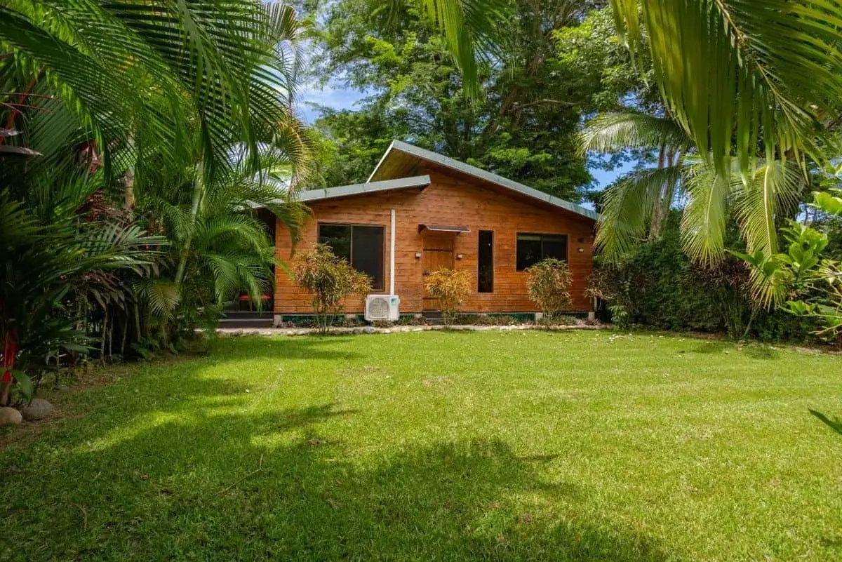 0.12 Acres — 2-Bedroom Turn-Key Coastal Home, Walk to Whale's Tail Beach | Uvita property photo 3 in Costa Rica