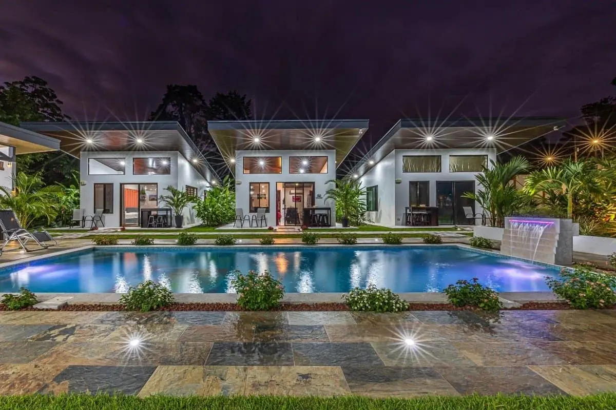 0.3 Acres — 5-Bedroom Turnkey Investment: 3 Rental Villas + 2-Bedroom Home with Large Pool | Uvita property photo 4 in Costa Rica