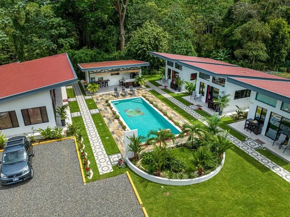 0.3 Acres — 5-Bedroom Turnkey Investment: 3 Rental Villas + 2-Bedroom Home with Large Pool | Uvita property photo 1 in Costa Rica