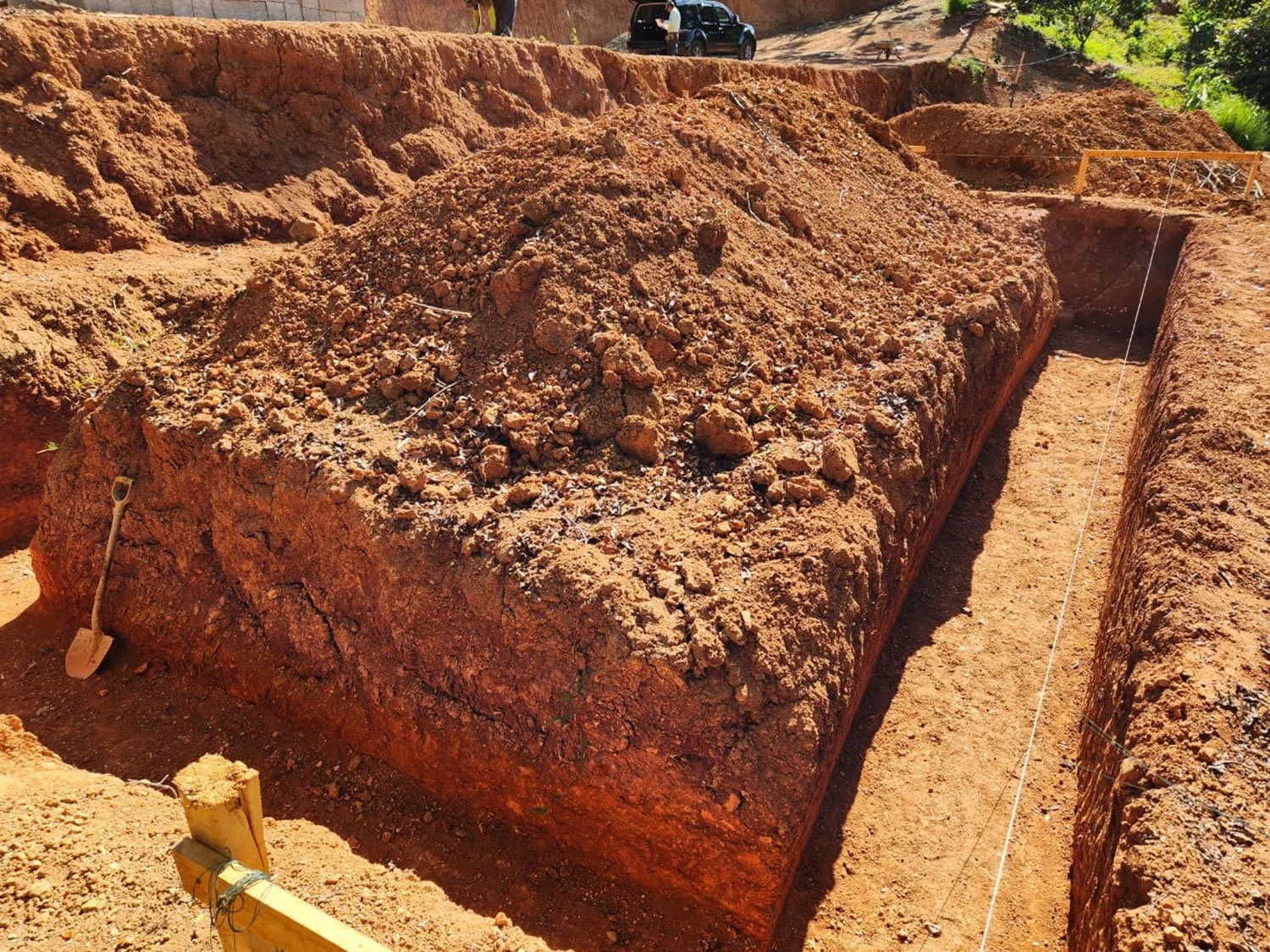 Digging the Infinity Pool Footers and Foundation, photo 11
