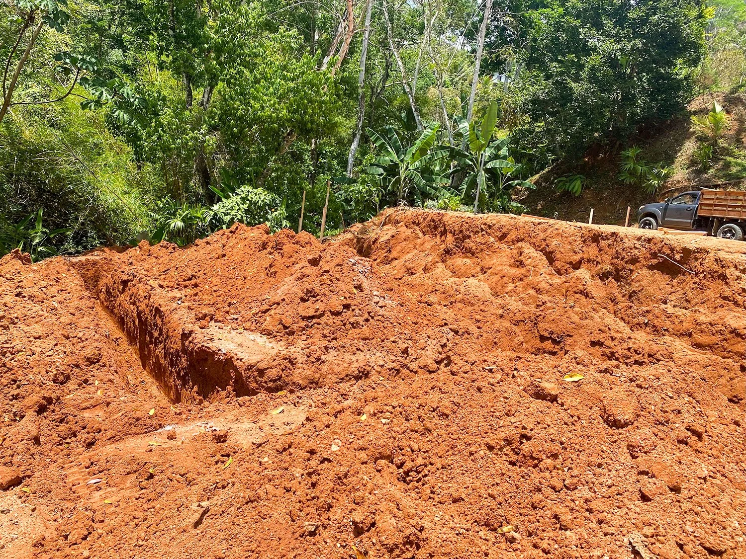 Digging the Infinity Pool Footers and Foundation, photo 6