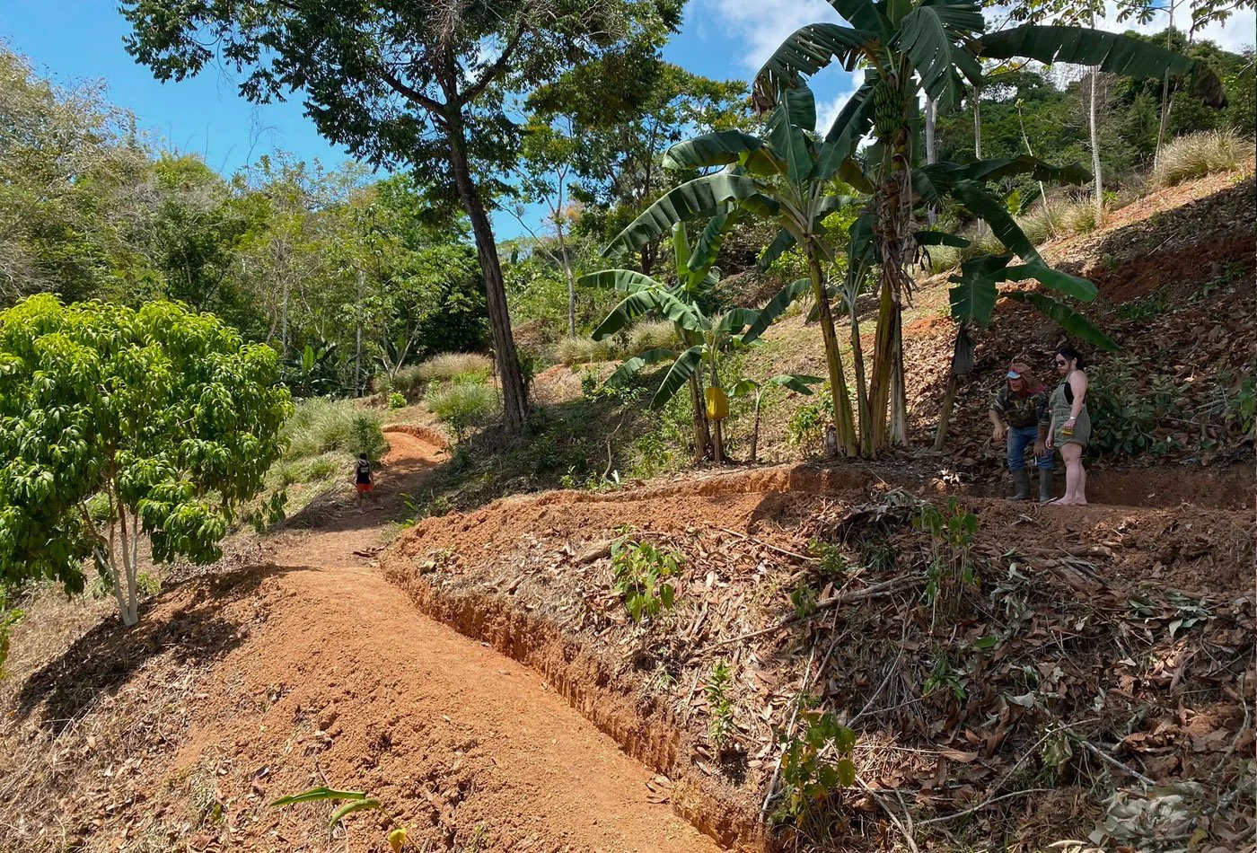 Building New Hiking Trails –Casa Cavu, photo 4
